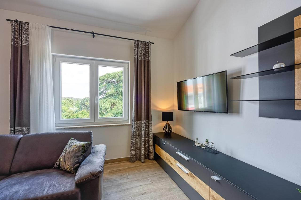 Sara Luxury In City Center 포레치 외부 사진