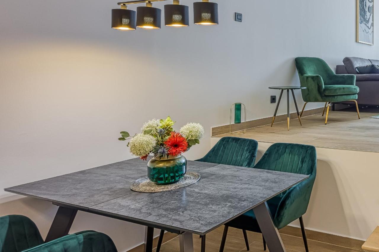 Sara Luxury In City Center 포레치 외부 사진