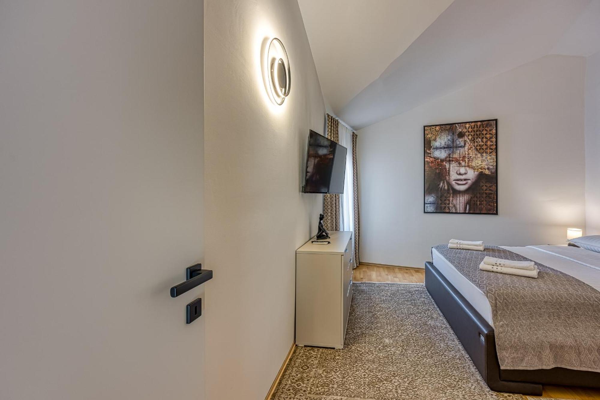 Sara Luxury In City Center 포레치 외부 사진